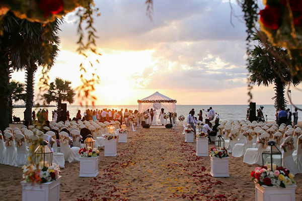 甜蜜浪漫的海边婚礼